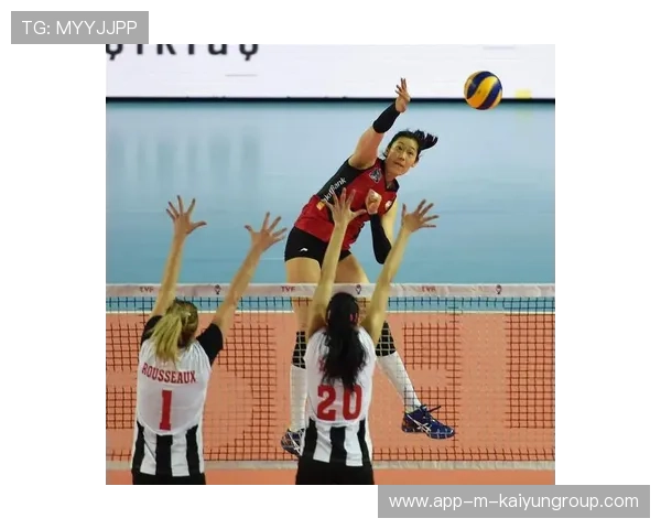 赛场“雾中看花”：运动员“花式救球”掀热潮！